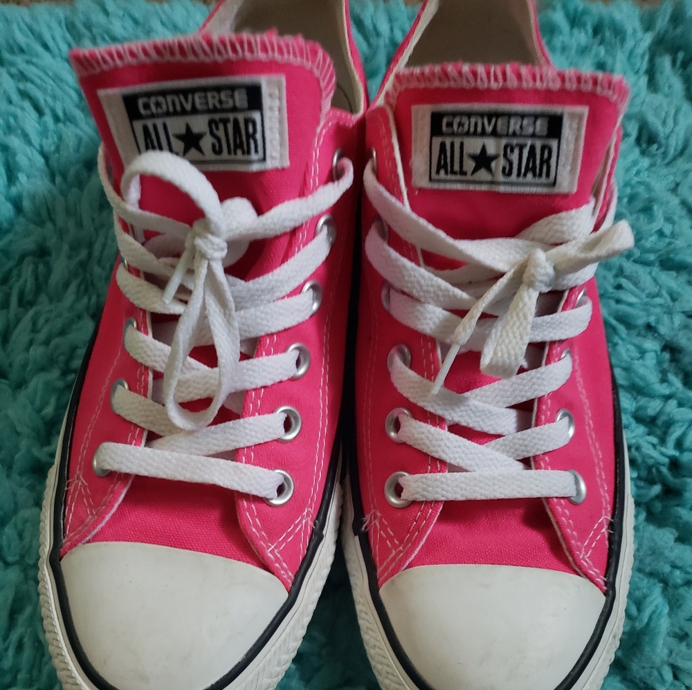 Converse sneaks